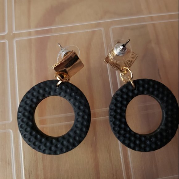 Earring Non Looped - Picture 6 of 13